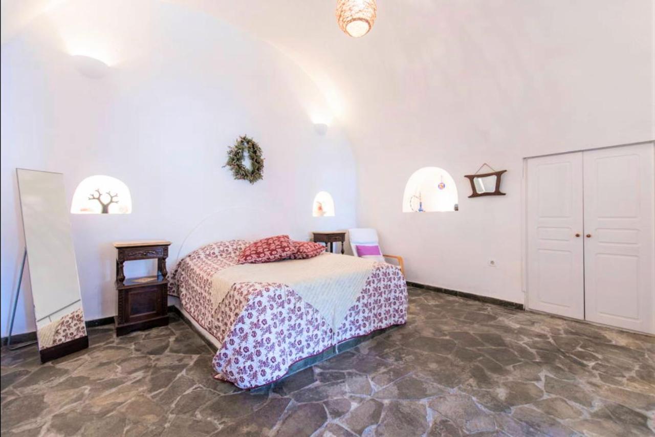 Villa Bioclimatic Cave House Santorini à Vóthon Extérieur photo